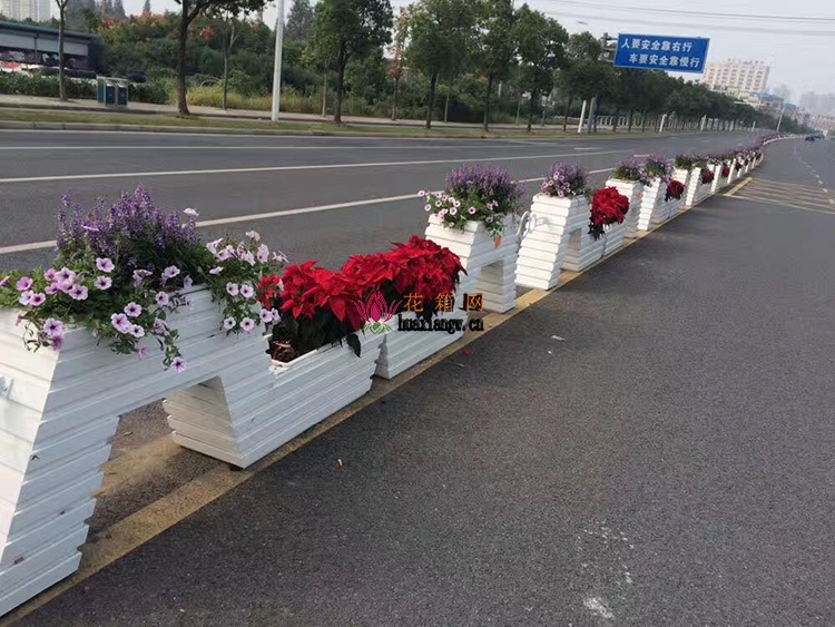 PVC花箱、pvc长条花箱、pvc道路花箱图片